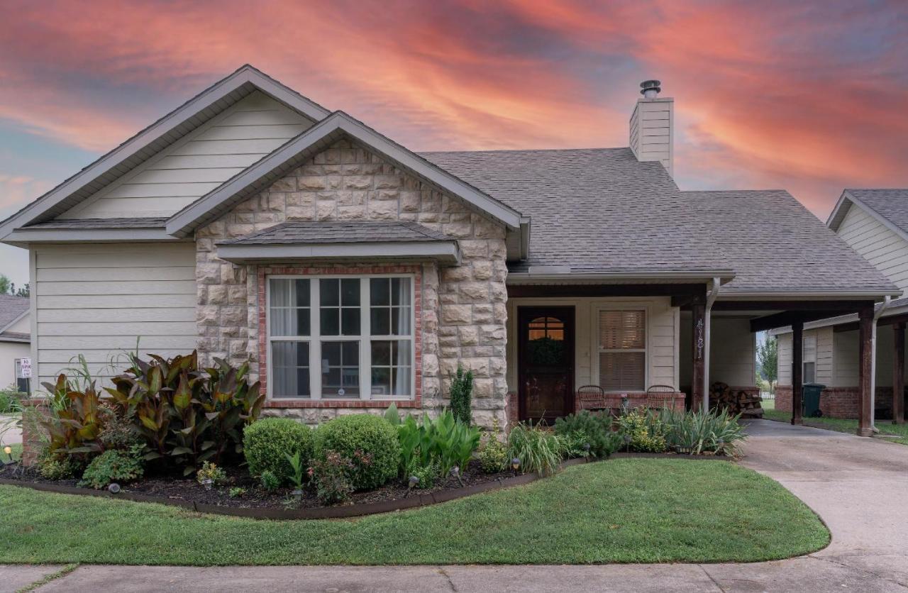Cottage Getaway - Quiet Cottage Charm Near U Of A Fayetteville Exterior photo